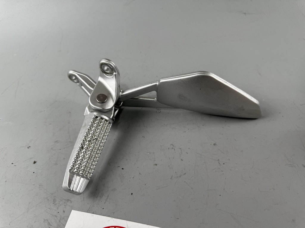 BMW K 1200 S K40 Fußraste vorn links Foot Step Hangers Fußrastenanlage left