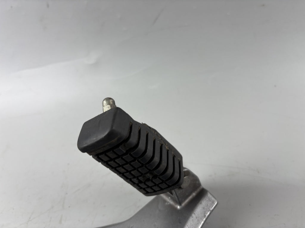Kawasaki ER 5 EX500A Fußrastenanlage Fußraste Step Hangers Halteplatte links