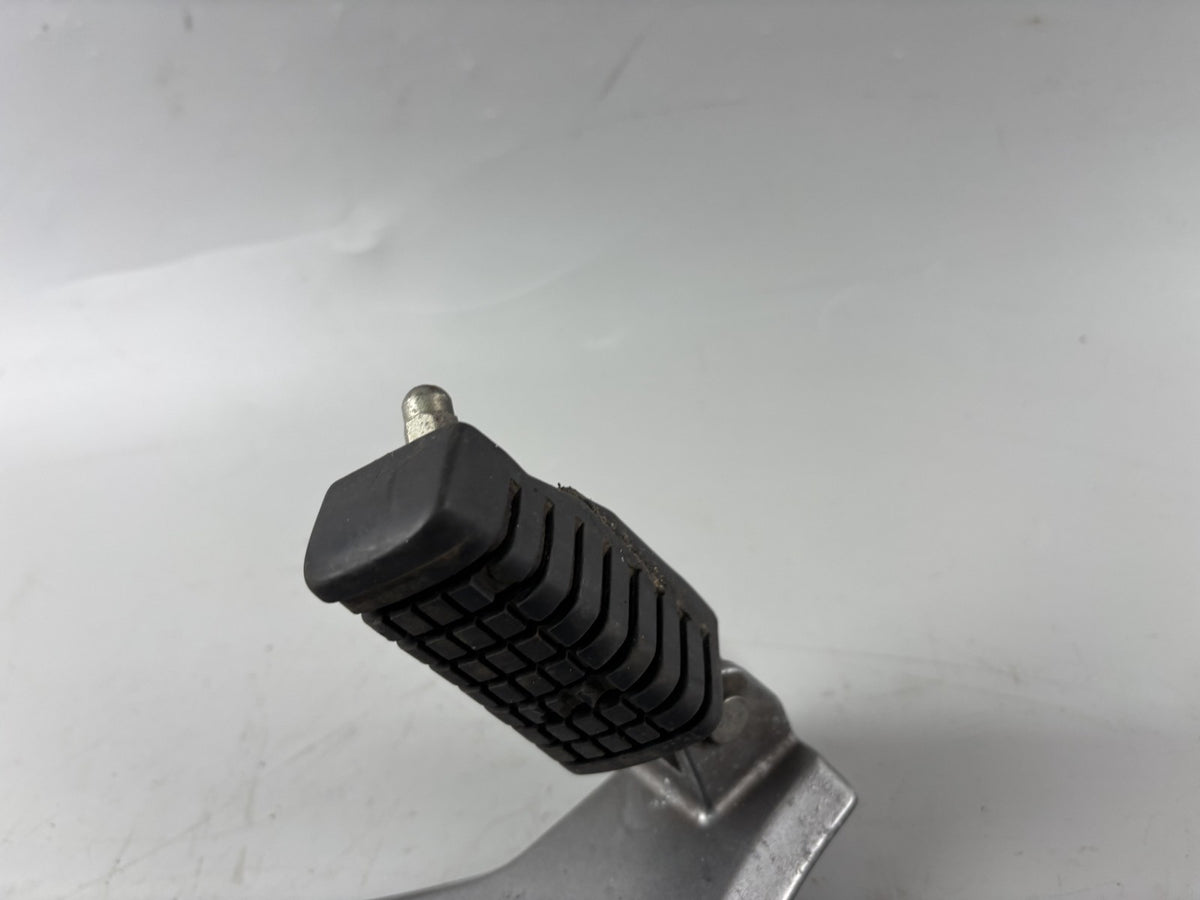 Kawasaki ER 5 EX500A Fußrastenanlage Fußraste Step Hangers Halteplatte links
