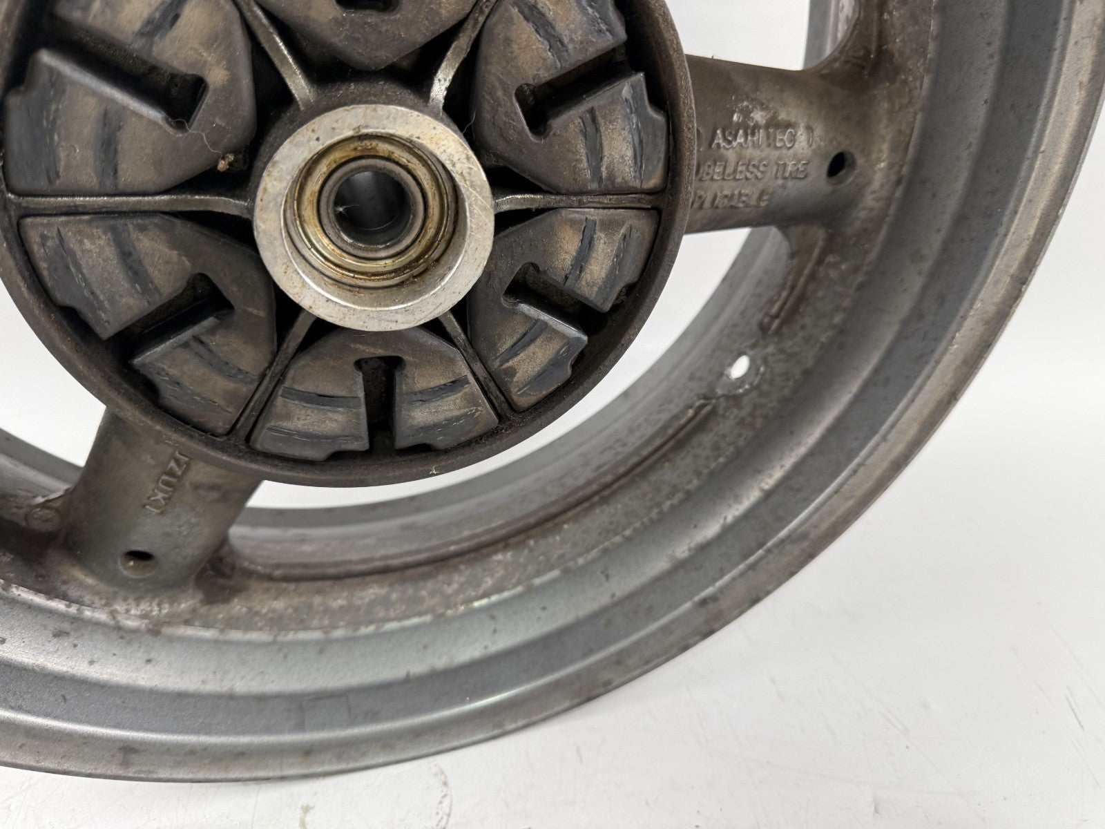 Suzuki GSX750 AE Inazuma Hinterradfelge Rim back hinten Rad Felge