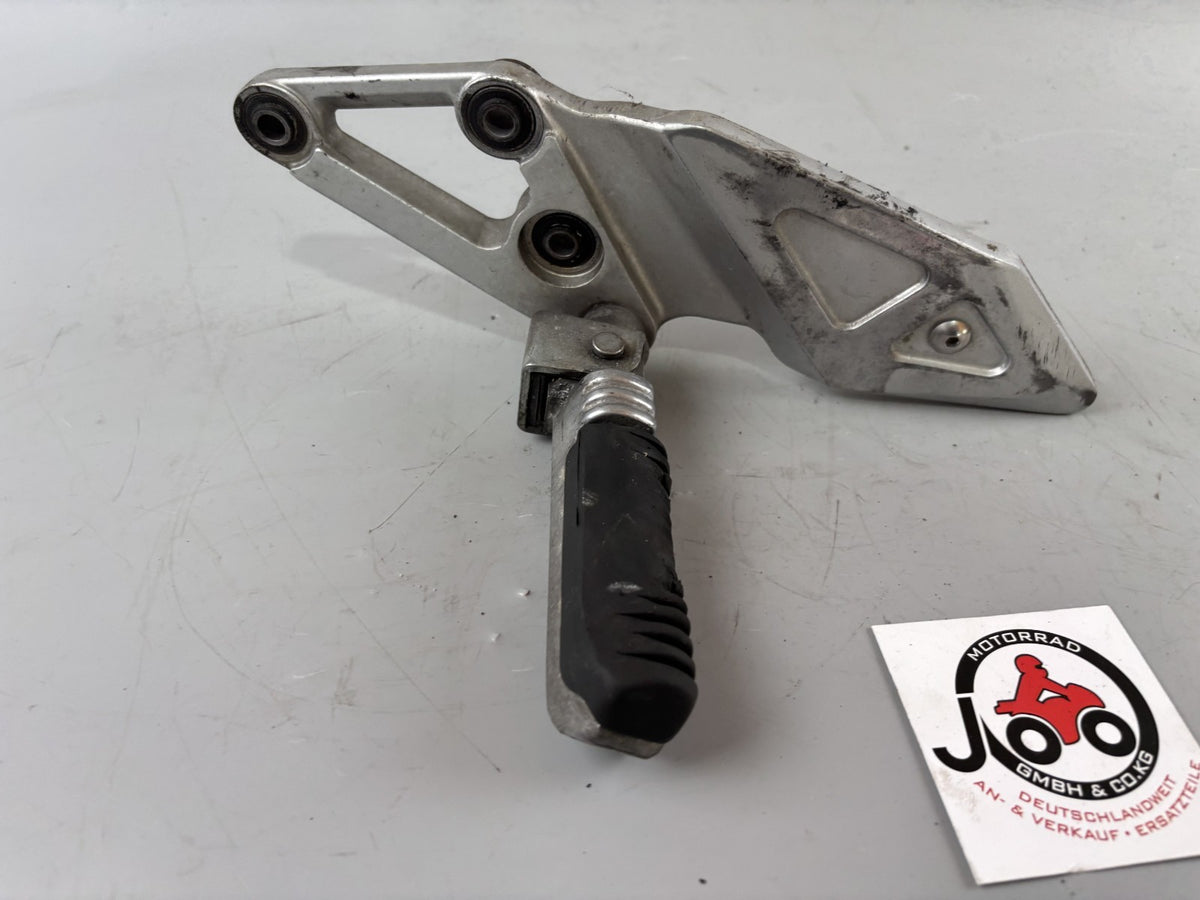 Suzuki GSX-R 1100 W GU75C Fussraste mit Halter links Fussrastenanlage Hangers