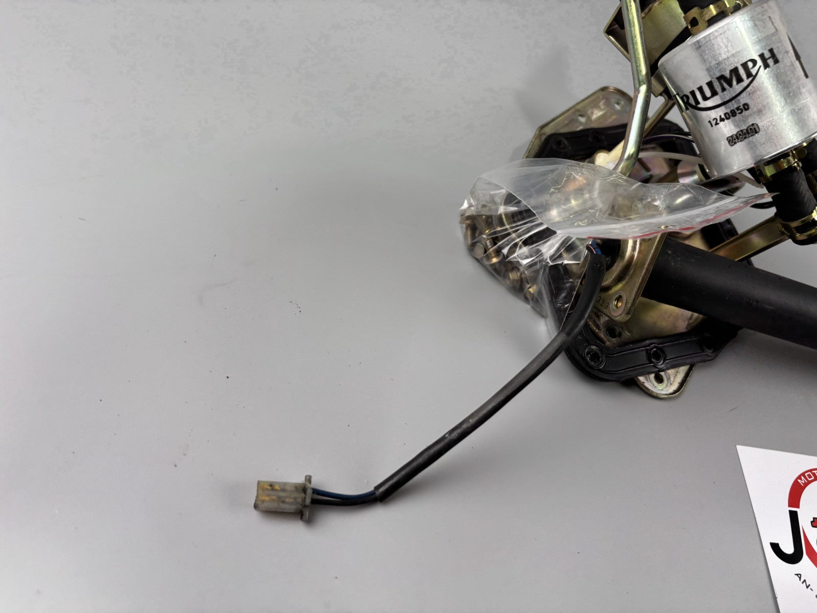 Triumph Daytona 955i T595 N 2002 Benzinpumpe Kraftstoffpumpe petrol pump Hahn