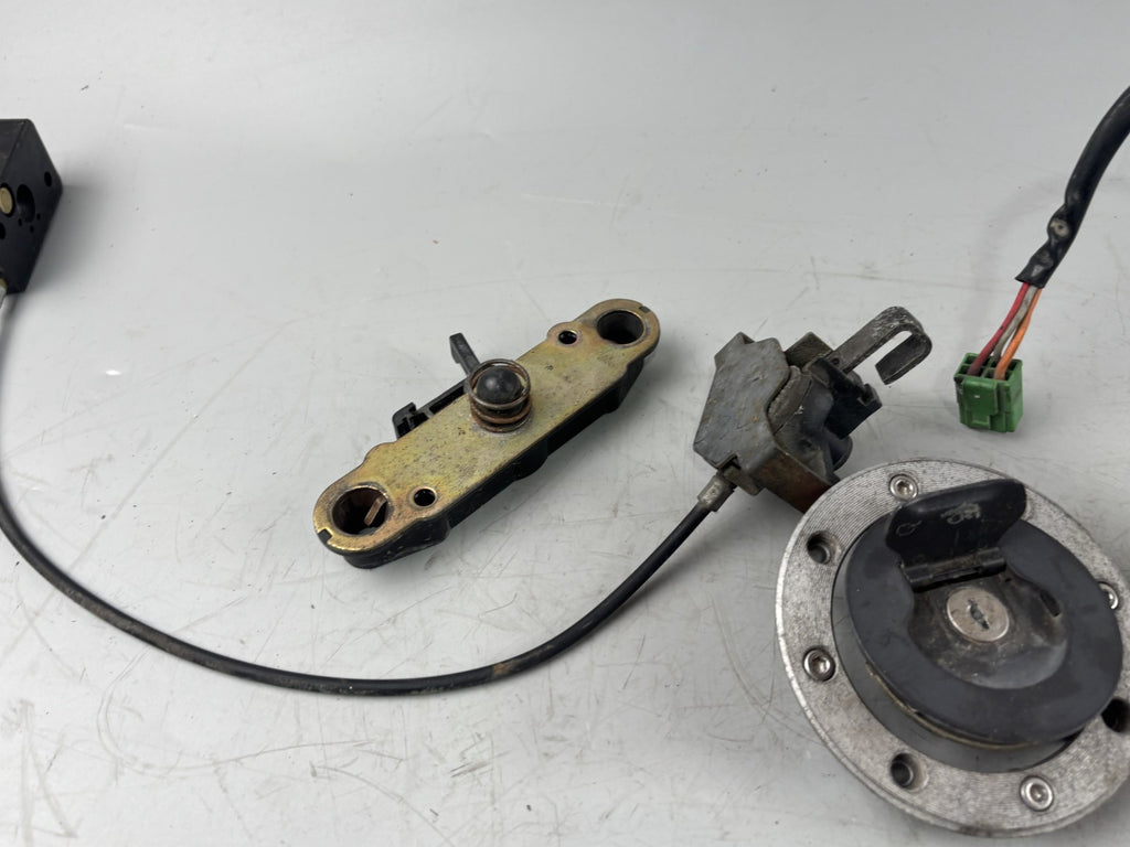 Suzuki RF 600 R GN76A Schlosssatz Key Lock Zündschloss Sitzbank Tannkschloss
