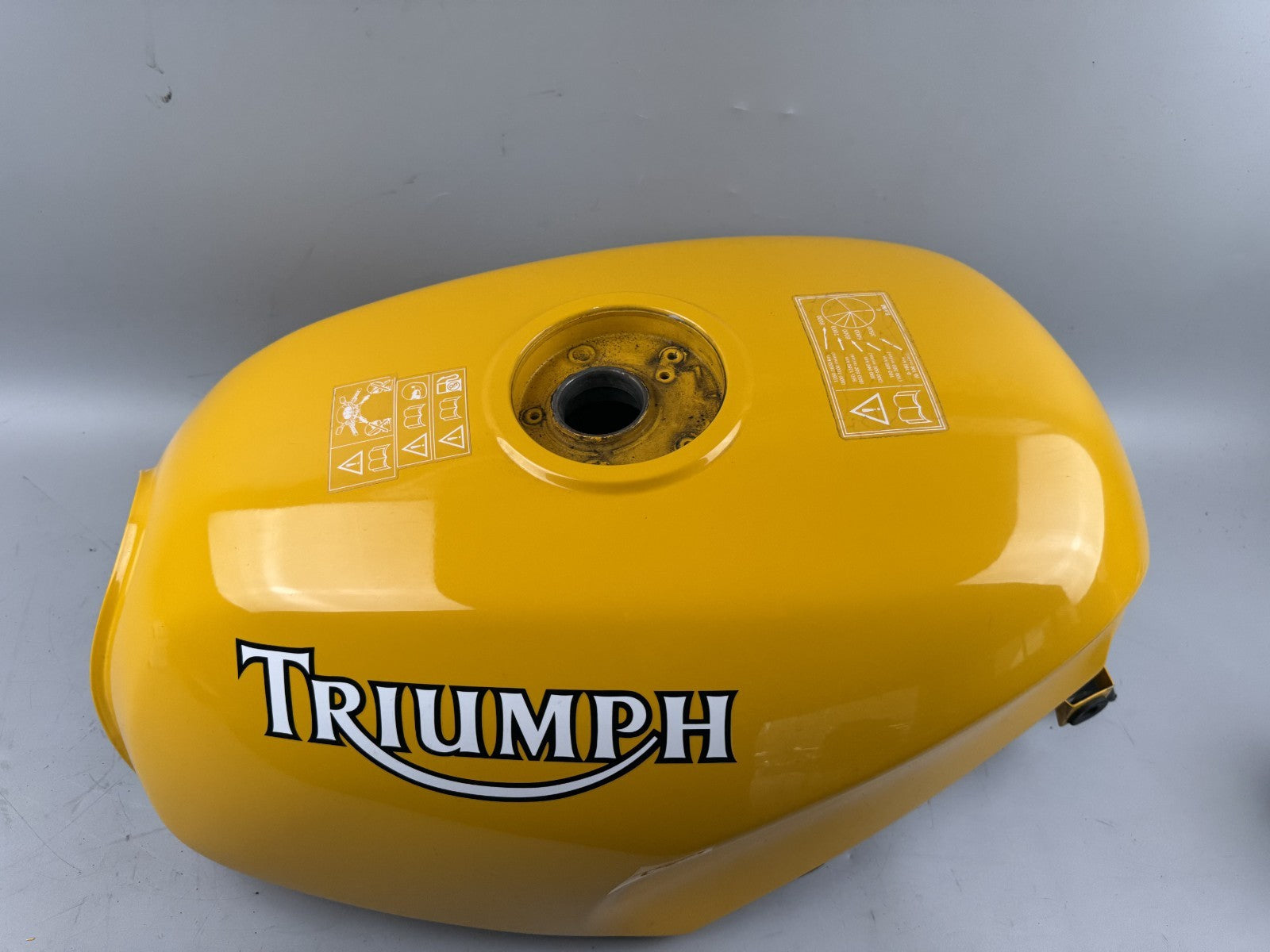 Triumph Daytona 1200 T300D Tank Benzintank kraftstofftank Treibstofftank Fuel Ga