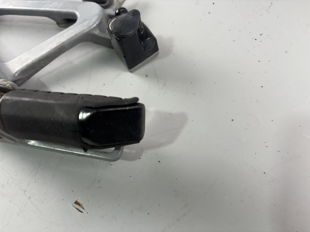 Honda SLR 650 Vigor FX 650 RD09 Fußrastenanlage Foot Step Hangers links left