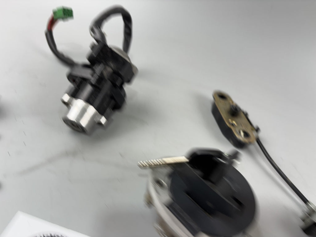 Suzuki GSX 750 F AK11 Schlosssatz Key Lock Zündschloss Tankschloss