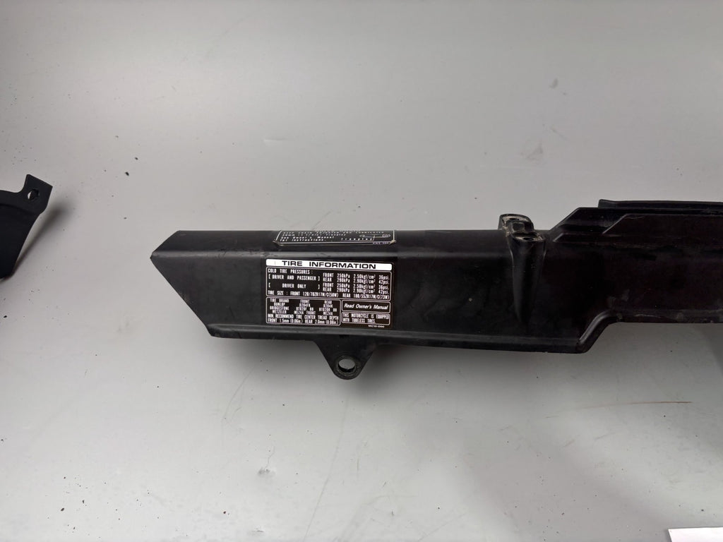 Honda VFR800 RC46/2 VTEC Kettenschutz Chain Cover Abdeckung Verkleidung