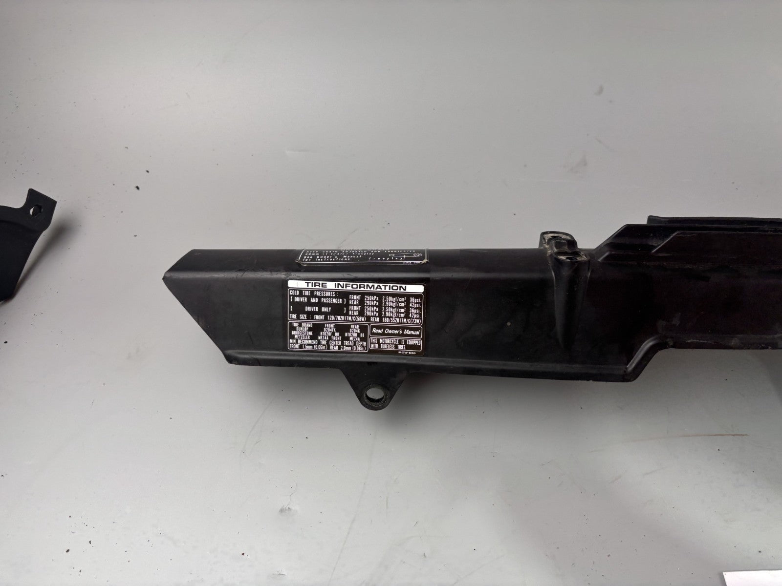 Honda VFR800 RC46/2 VTEC Kettenschutz Chain Cover Abdeckung Verkleidung