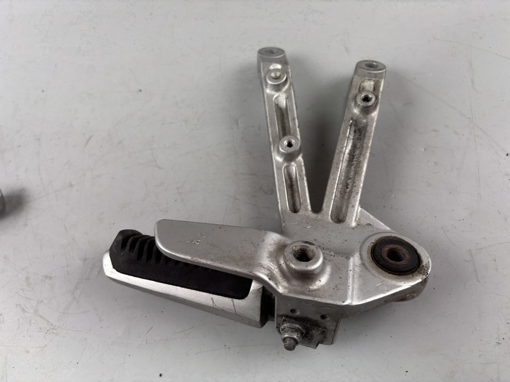 Suzuki VX 800 VS51B Soziusfußrasten Beifahrer Fußraste Step Hangers Foot