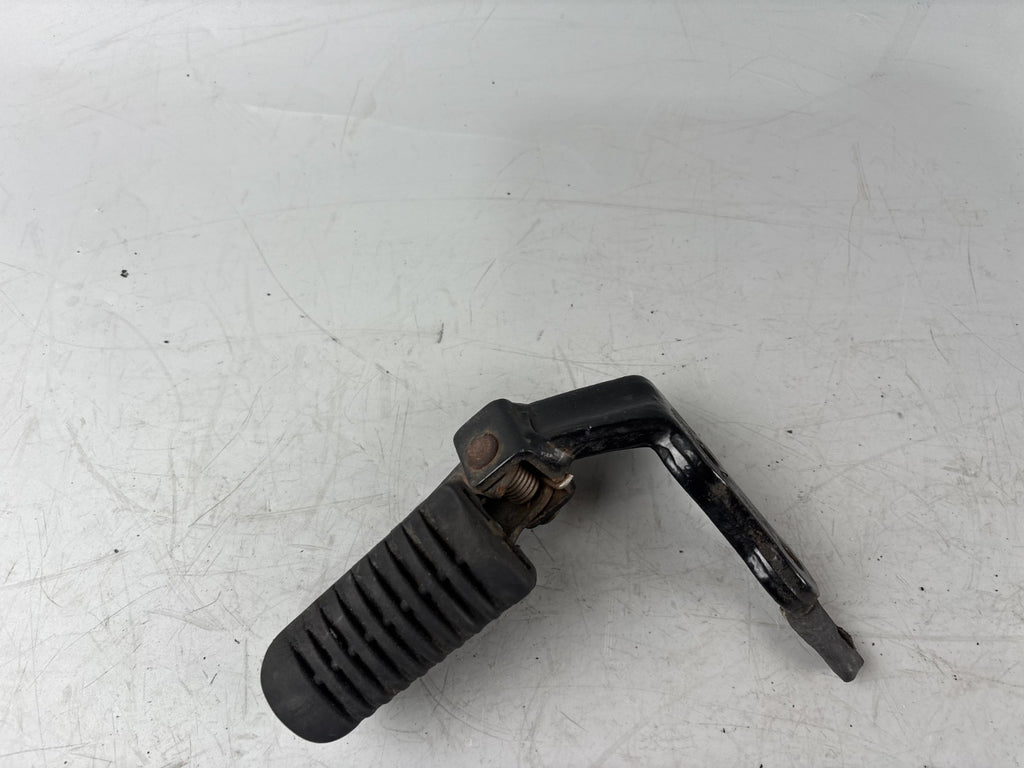 BMW F650 169 Fußraste links left Step Hanger Foot vorne fahrer Driver