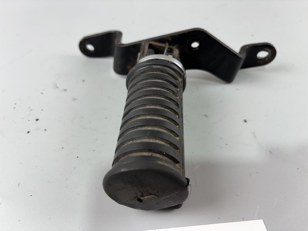 Kawasaki BN125A EL125 Eliminator Fußraste Hangers Foot Step vorn rechts right