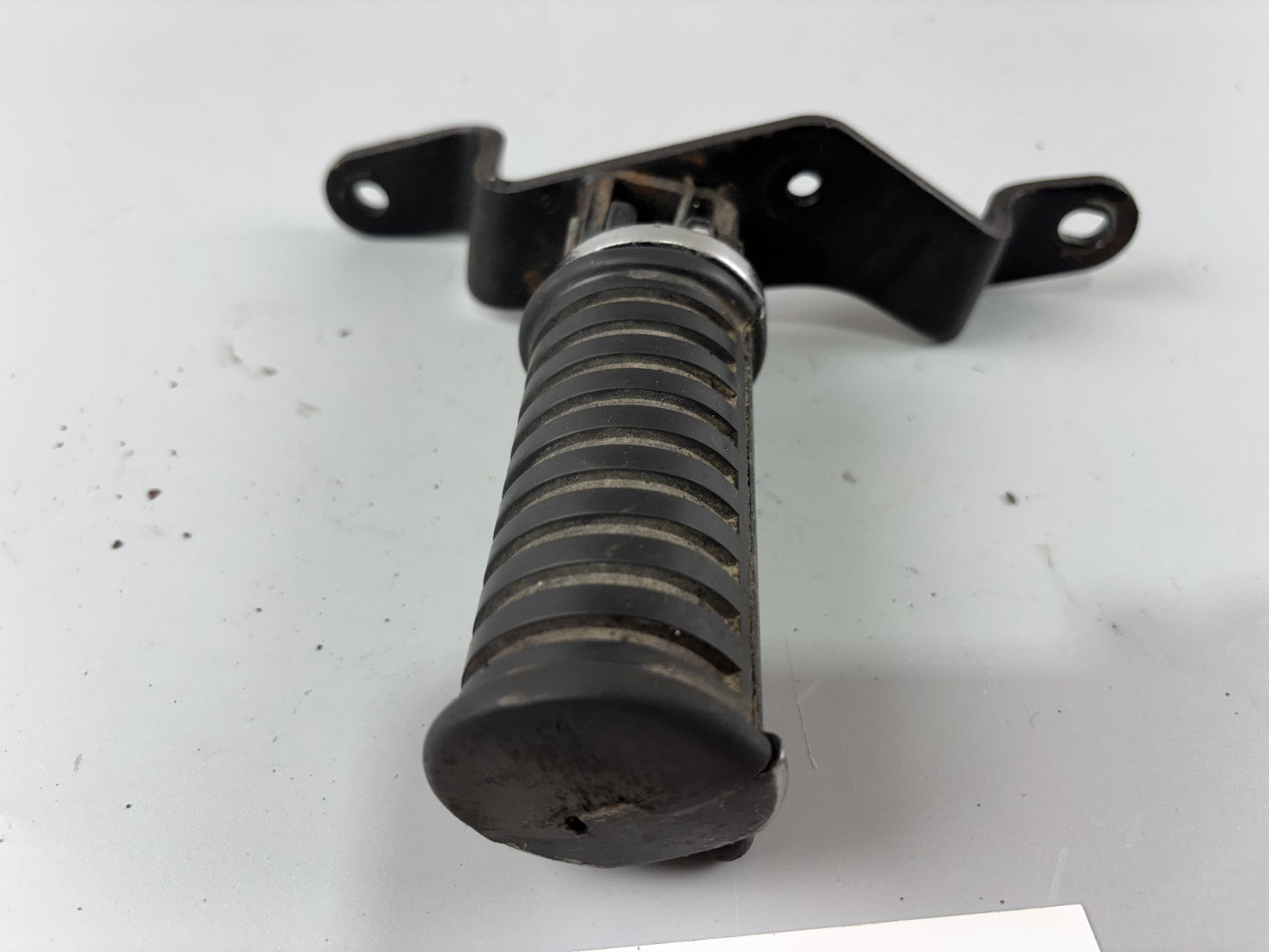 Kawasaki BN125A EL125 Eliminator Fußraste Hangers Foot Step vorn rechts right