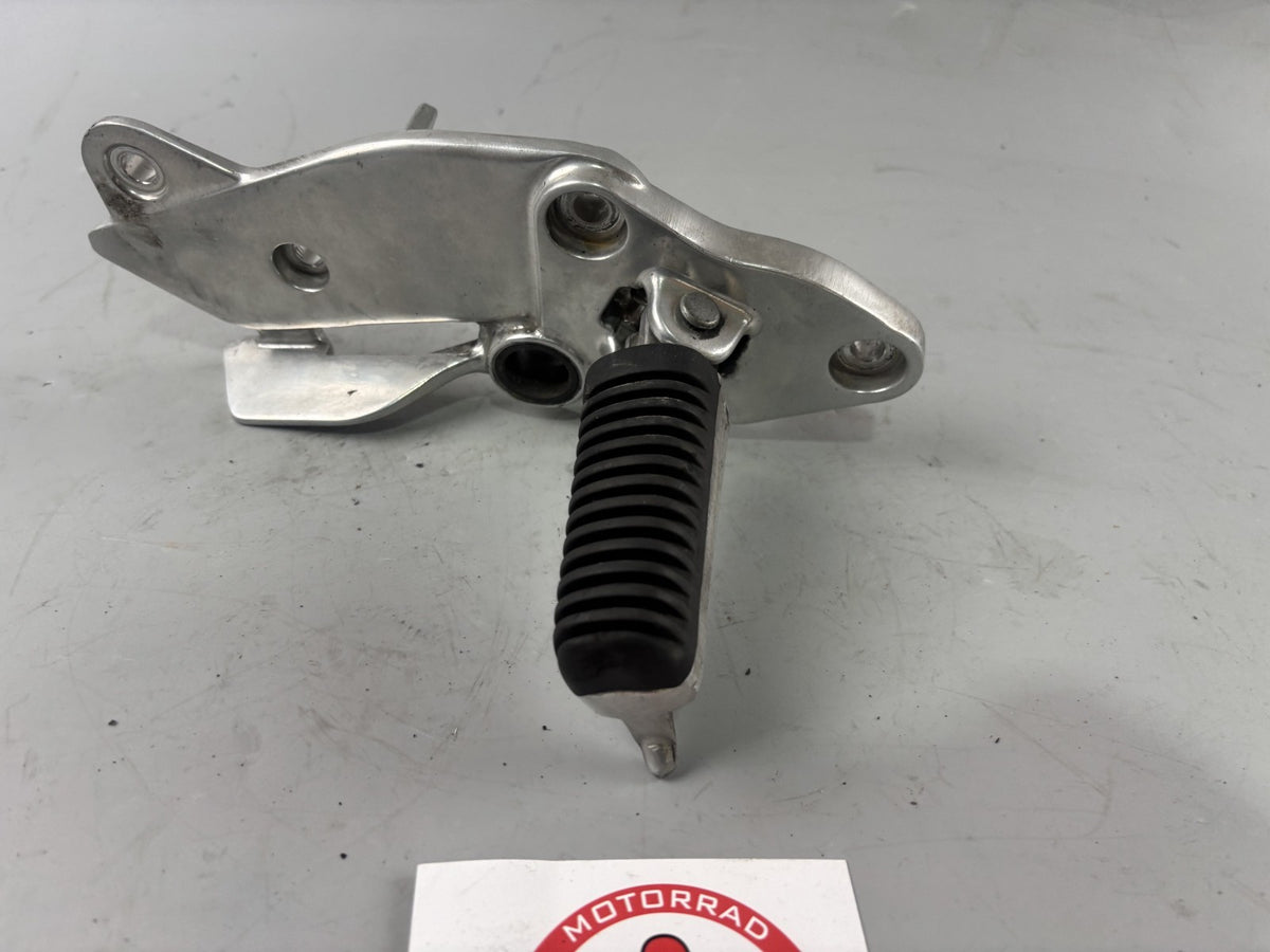 Yamaha XJ 900 Diversion 4KM Fußraste Hangers Foot Step vorn front rechts right