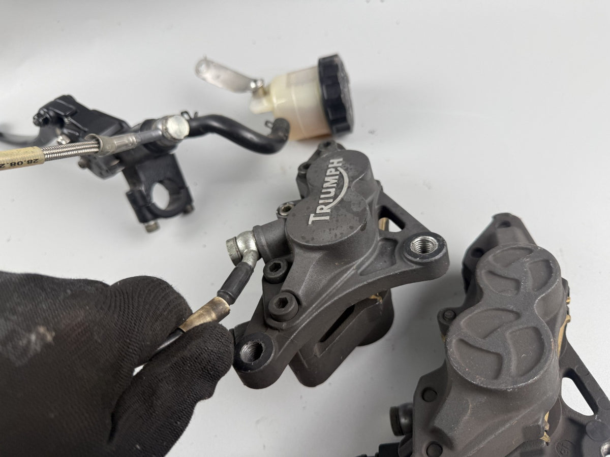Triumph Sprint 955i ST T695 Bremsanlage Brake Bremse Sattel Pumpe vorne front