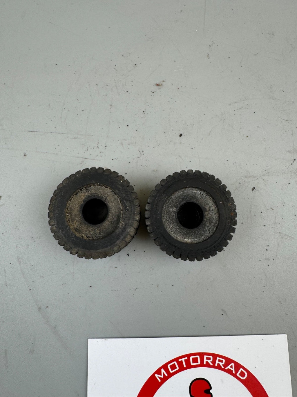 Suzuki DR 125 SF44A Tankgummi Rückdämpfer Vibrationsdämpfer