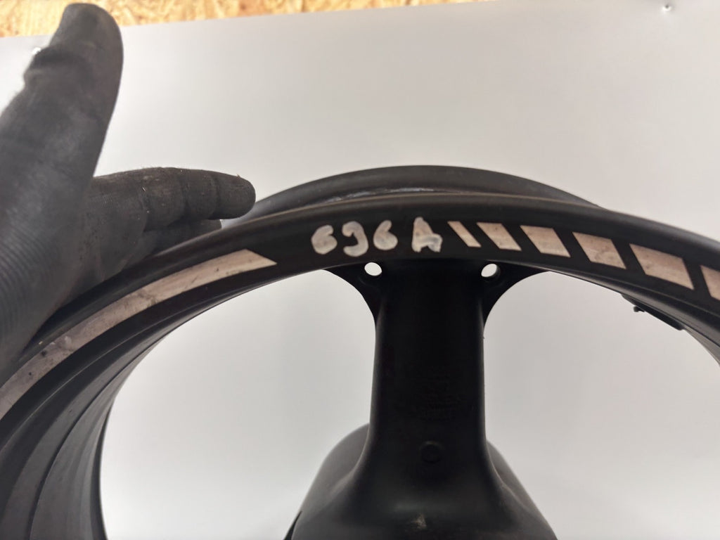 Kawasaki ZX6R ZX636 A 2002 Hinterradfelge Felge Rim Rad hinten back Reifen Rad