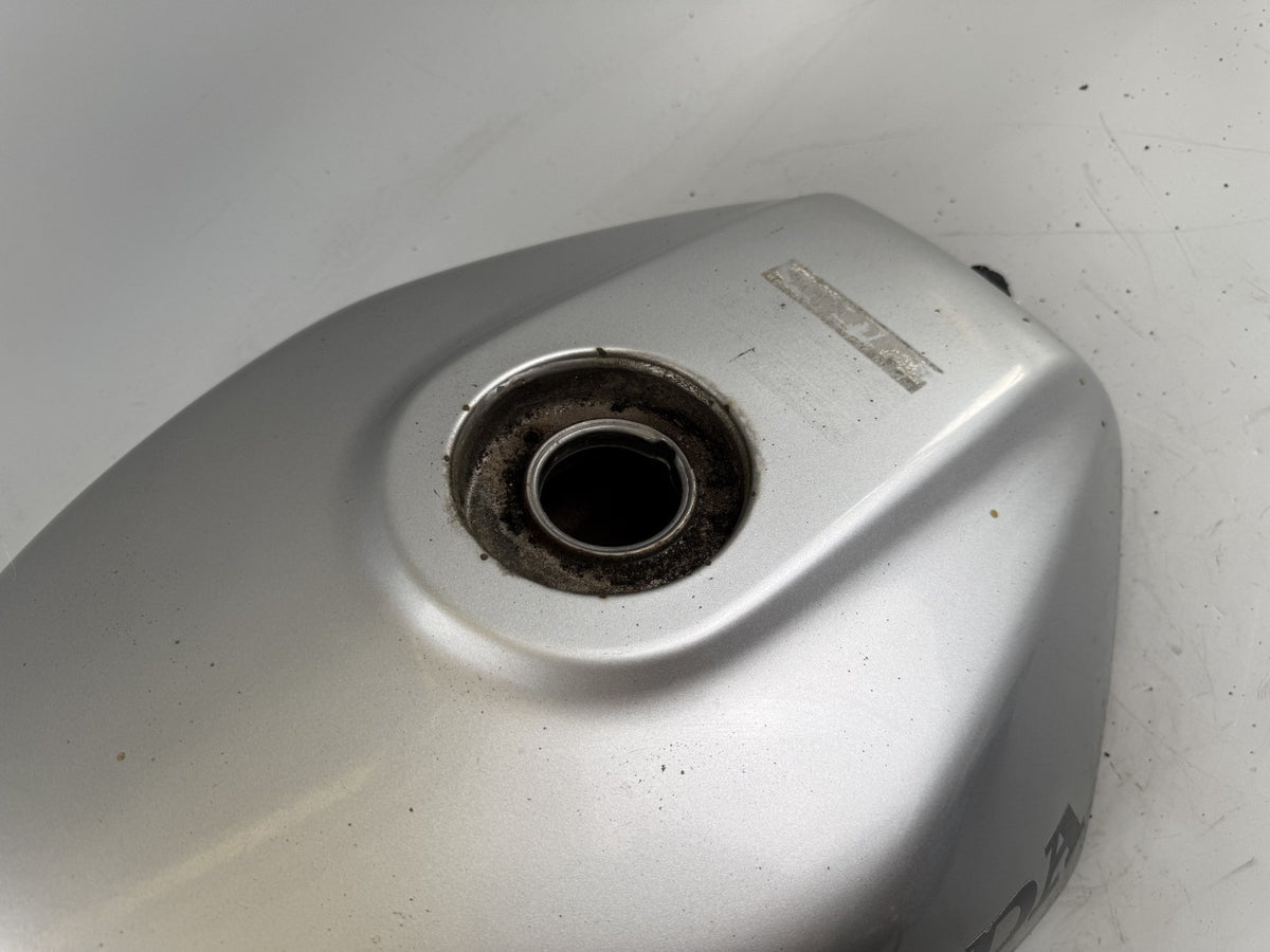 Honda CBR 600 F PC19 Tank Benzintank Kraftstofftank Gas Gasoline
