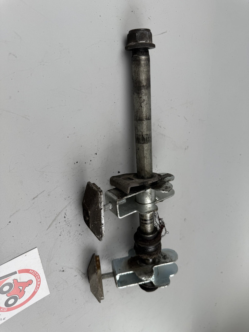 Suzuki GSF600 GN77B Bandit Achse Hinterradachse Spanner Kettenspanner Chain
