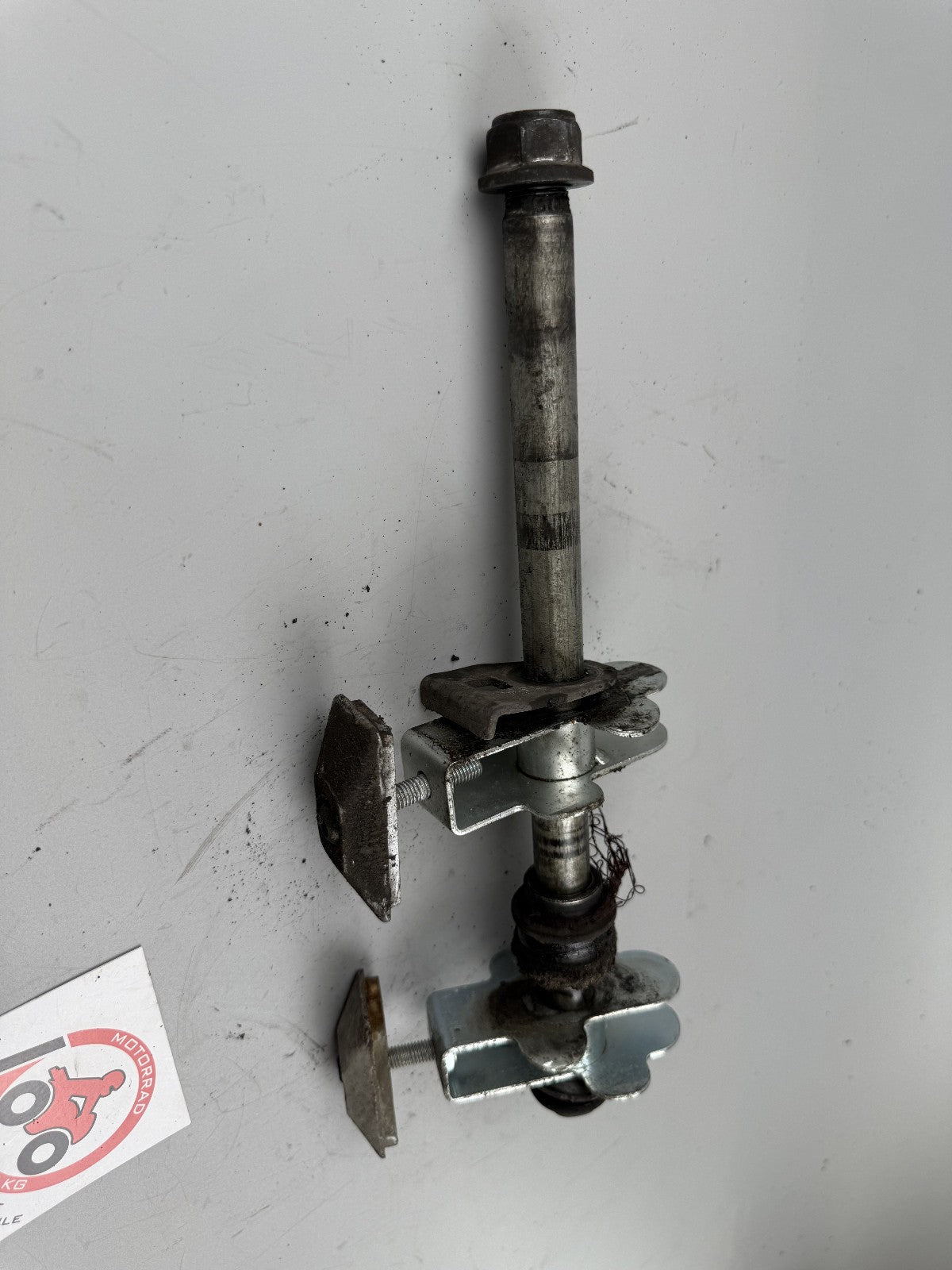 Suzuki GSF600 GN77B Bandit Achse Hinterradachse Spanner Kettenspanner Chain