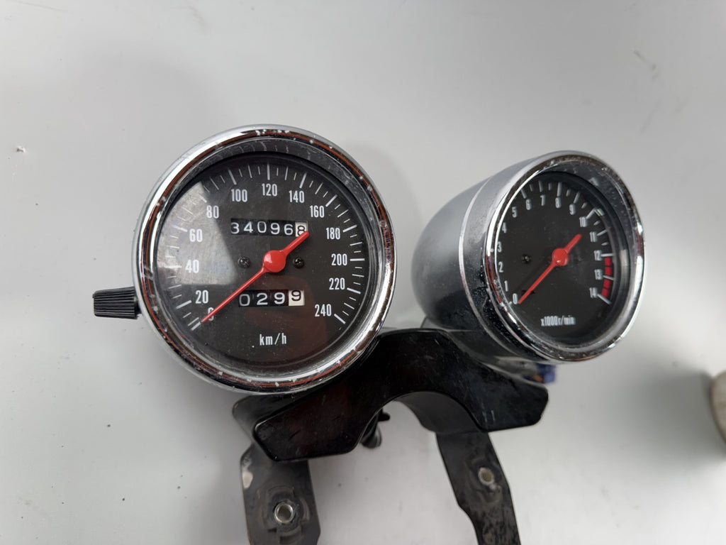 Suzuki GSF600 GN77B Bandit Tacho Cockpit Speedometer Instrumente DZM Drehzahlmes