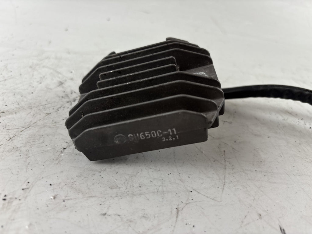 Yamaha FZS600 Fazer RJ02 Gleichrichter Spannungsregler Electric