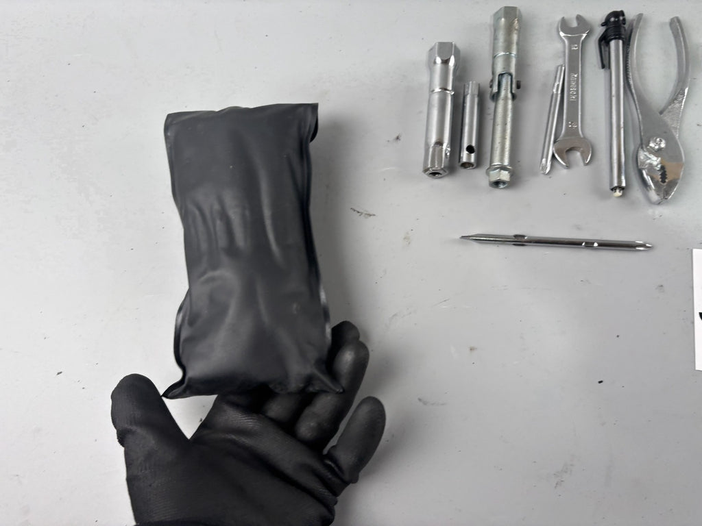 Kawasaki ZRX1100 ZRT10C Bordwerkzeug Tools Motorrad