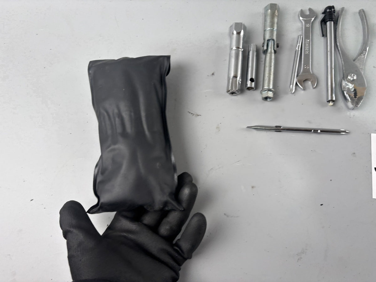 Kawasaki ZRX1100 ZRT10C Bordwerkzeug Tools Motorrad