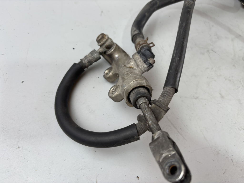 Suzuki GSX-R 1100 W GU75C Bremsanlage Bremse Brake Sattel Pumpe hinten back