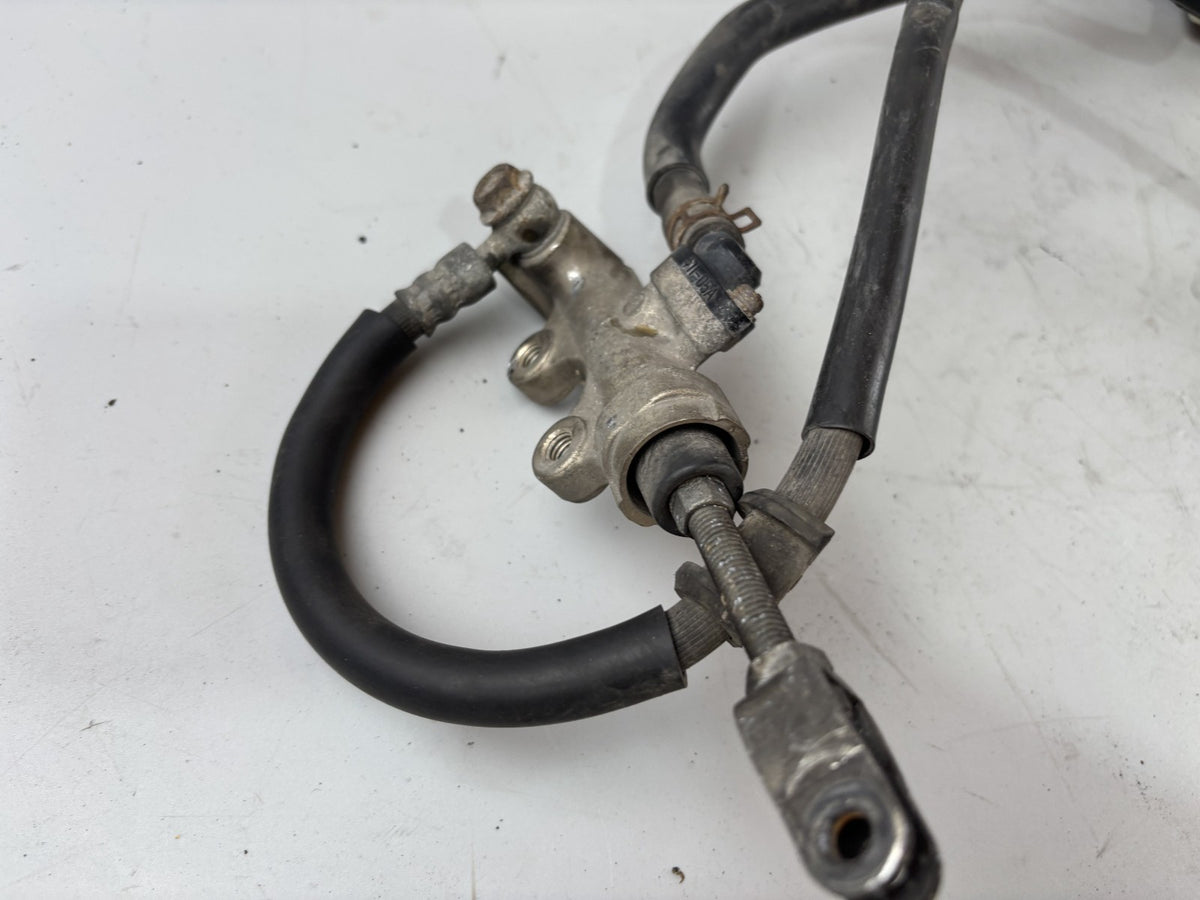 Suzuki GSX-R 1100 W GU75C Bremsanlage Bremse Brake Sattel Pumpe hinten back