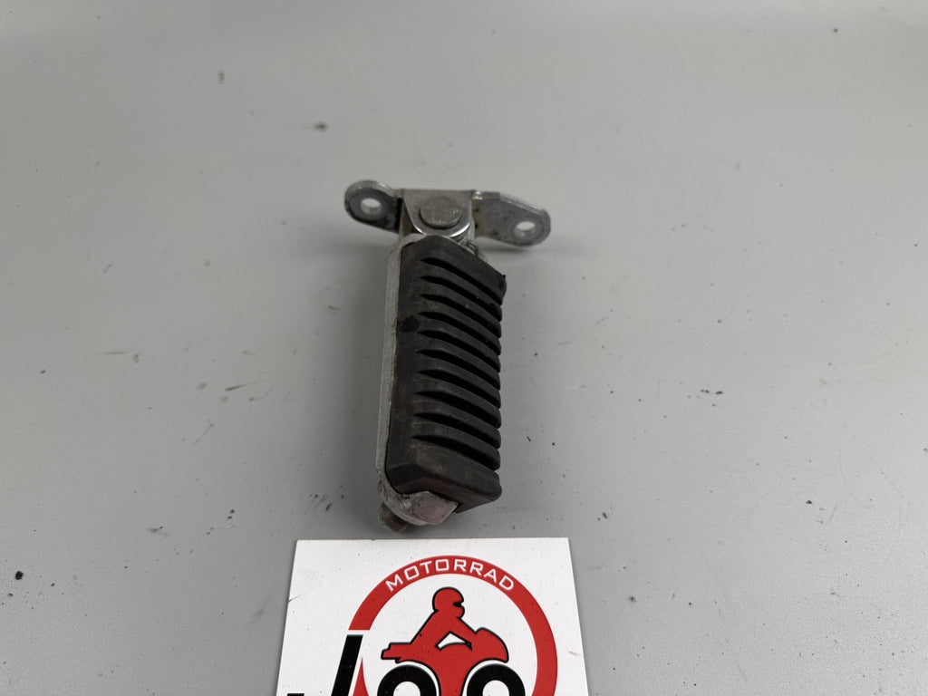 Kawasaki GPZ 900 R ZX 900 A Ninja Fußrasten Fußraste Steps Hanger vorne rechts