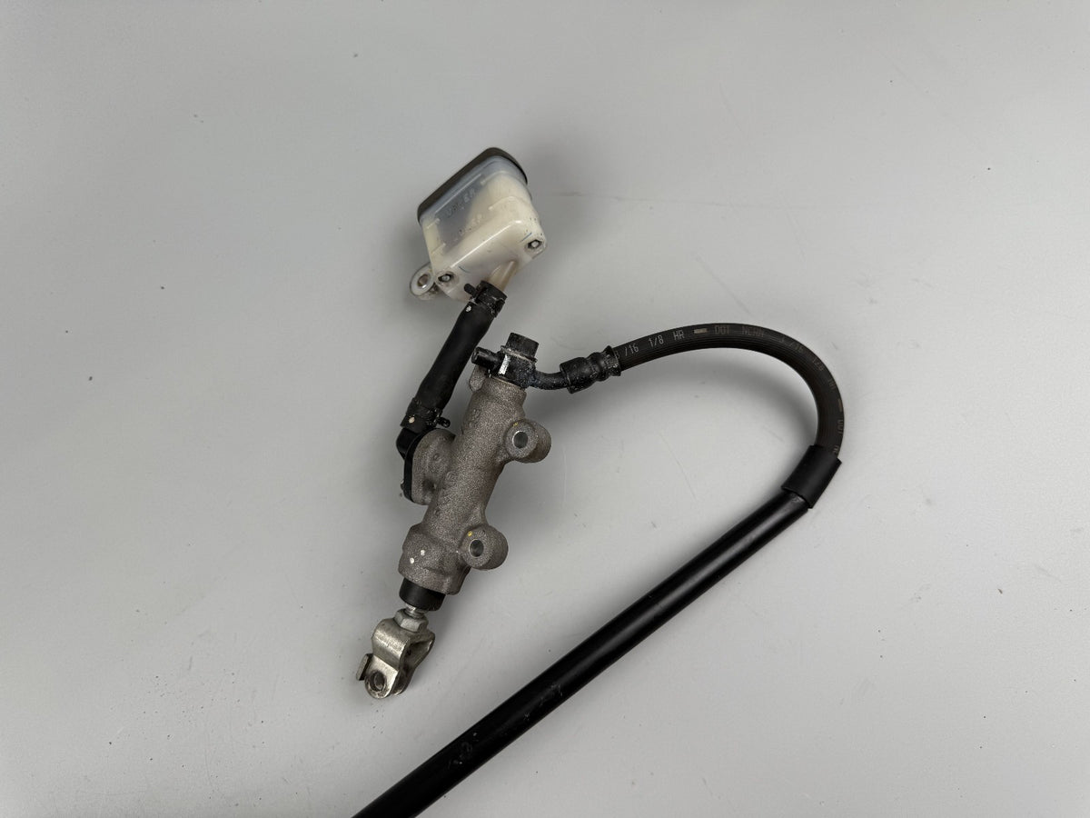 Honda CBR125 JC50 Bremspumpe Bremse Brake Bremssattel hinten back Leitung
