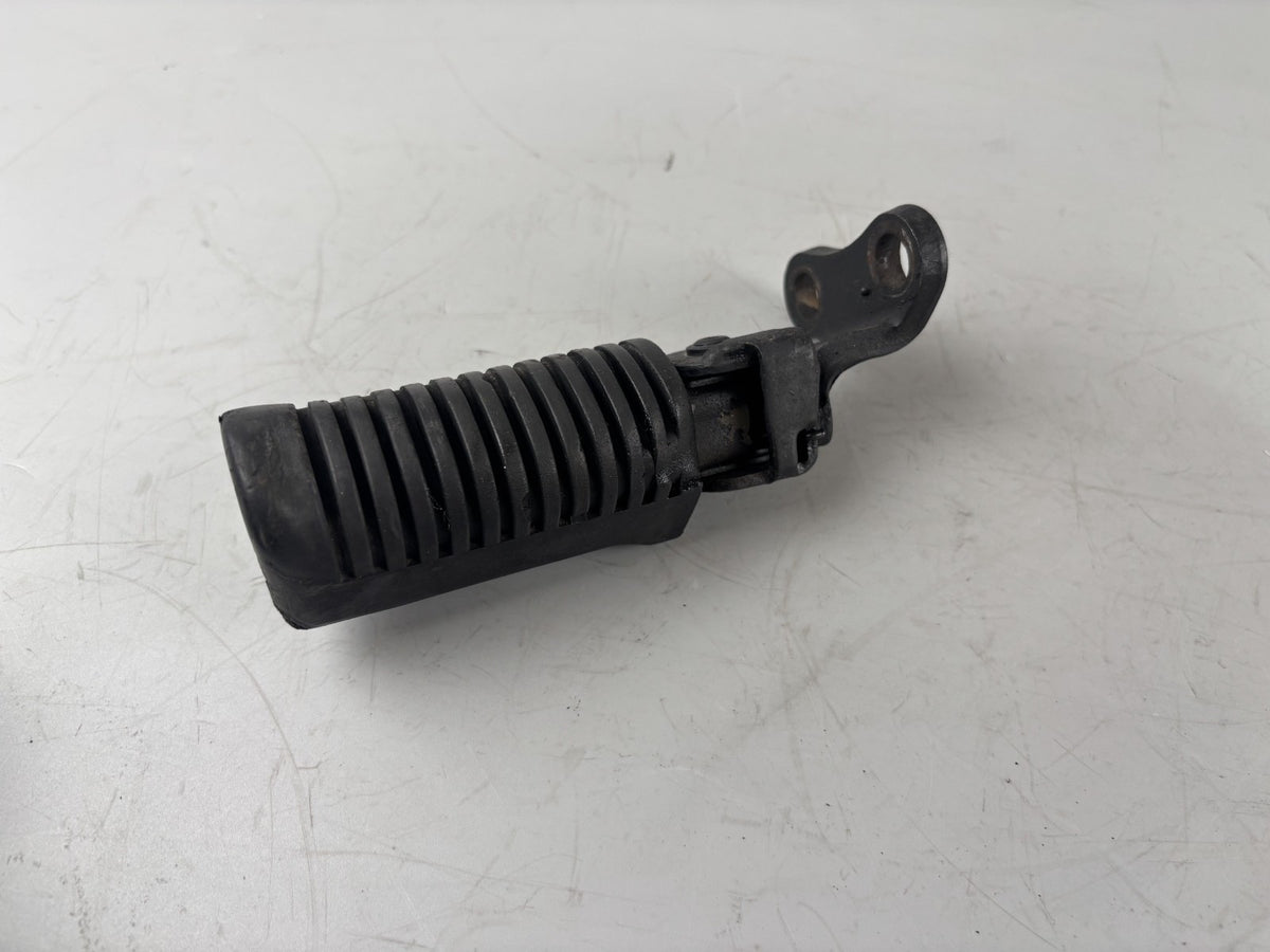Yamaha XS400 2A2 Fußraste vorne front Hanger Step links left