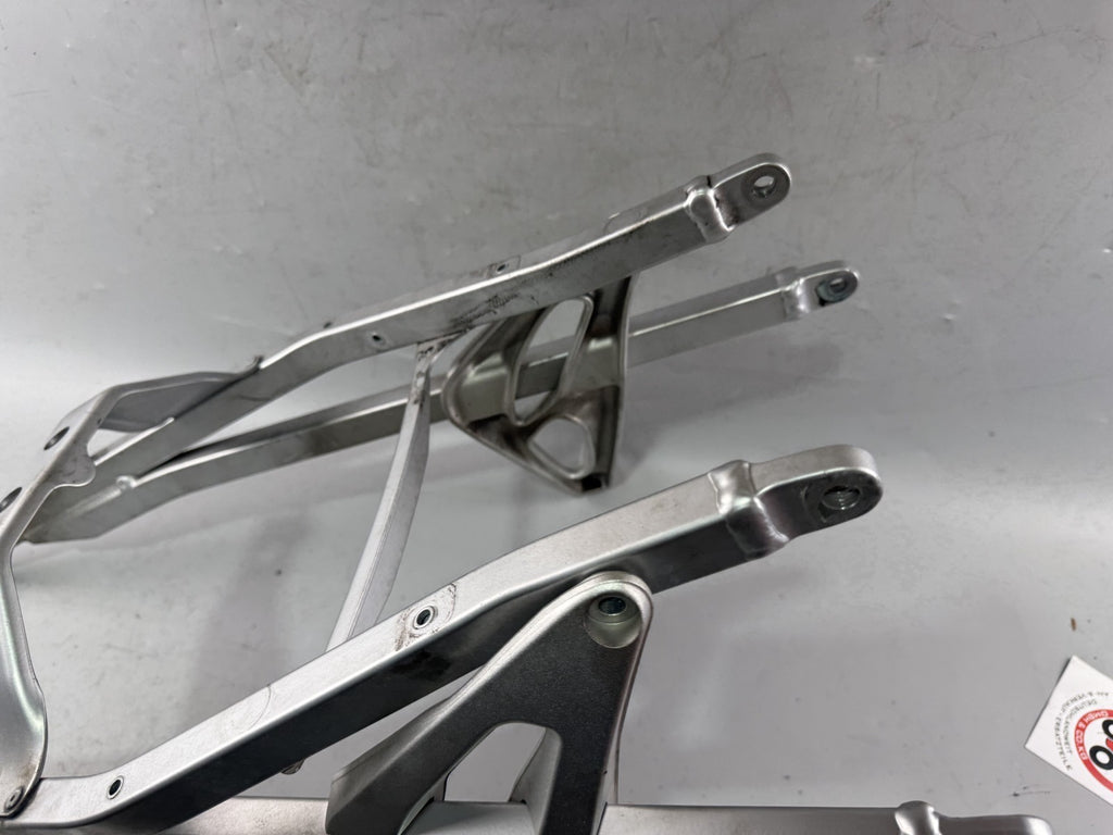 BMW K 1200 S K40 Heckrahmen Frame Verbindung Sozius hinten back Fußrasten