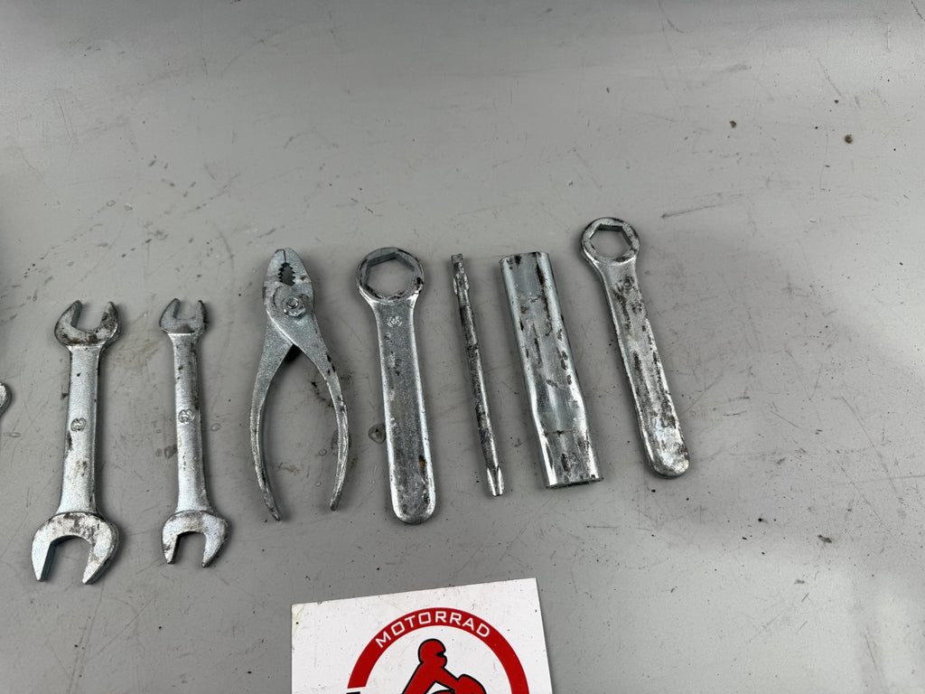 Suzuki GN250 NJ42A Bordwerkzeug Spezialwerkzeug Tools