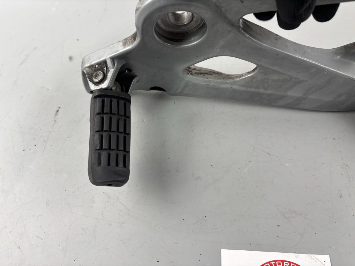 Honda SLR 650 Vigor FX 650 RD09 Fußrastenanlage Foot Step Hangers links left