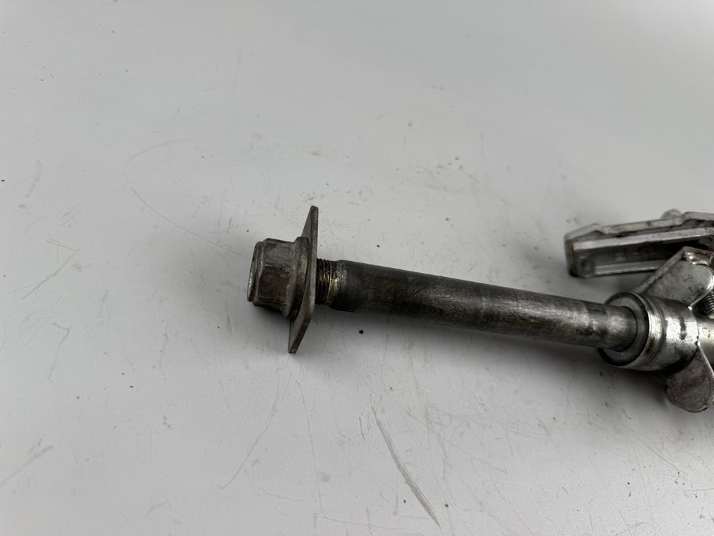 Suzuki GSX750 AE Inazuma Achse Hinterrad Kettenspanner