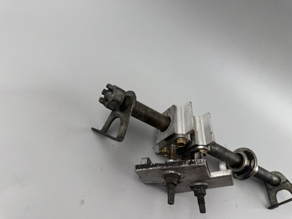Kawasaki ZX-6R ZX600F Achse Hinterradachse Aufhängung Kettenspanner