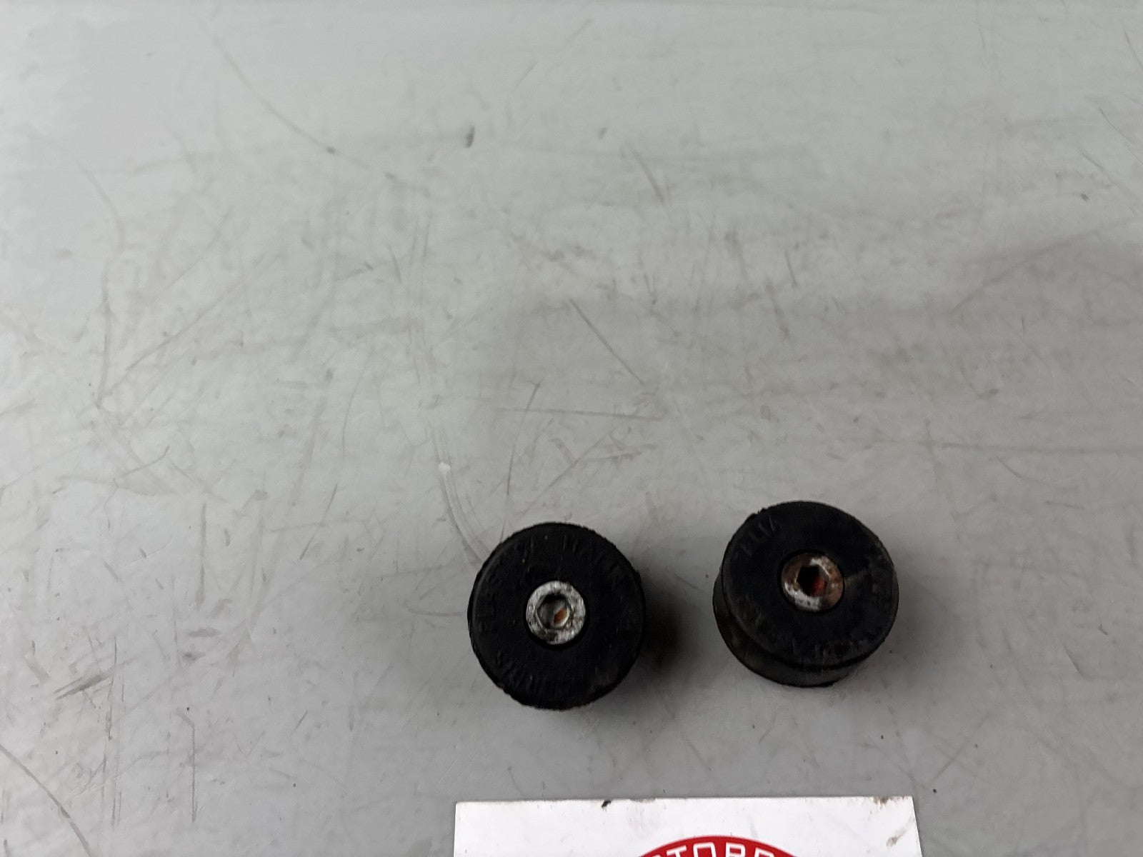 BMW F650 169 Tankhalterung Tankgummis Rubber Gummi Vibrationsschutz