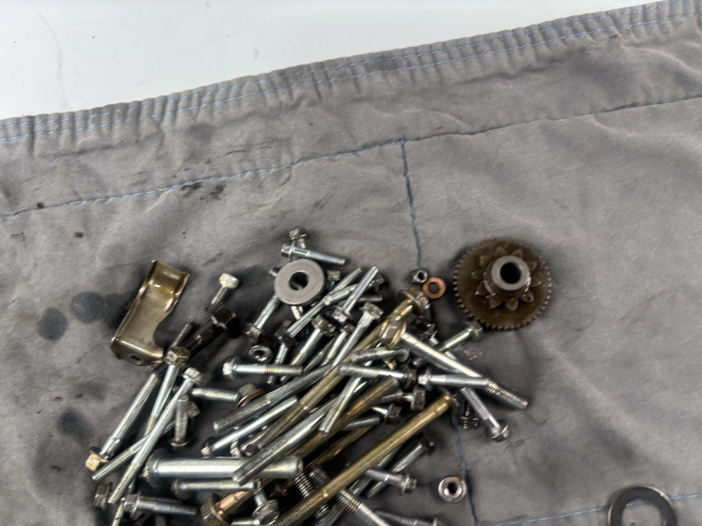 Honda CB 600 F Hornet PC34 Reste Schrauben Screws Engine Motor