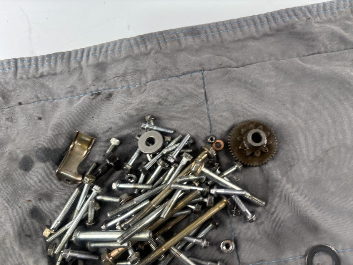 Honda CB 600 F Hornet PC34 Reste Schrauben Screws Engine Motor