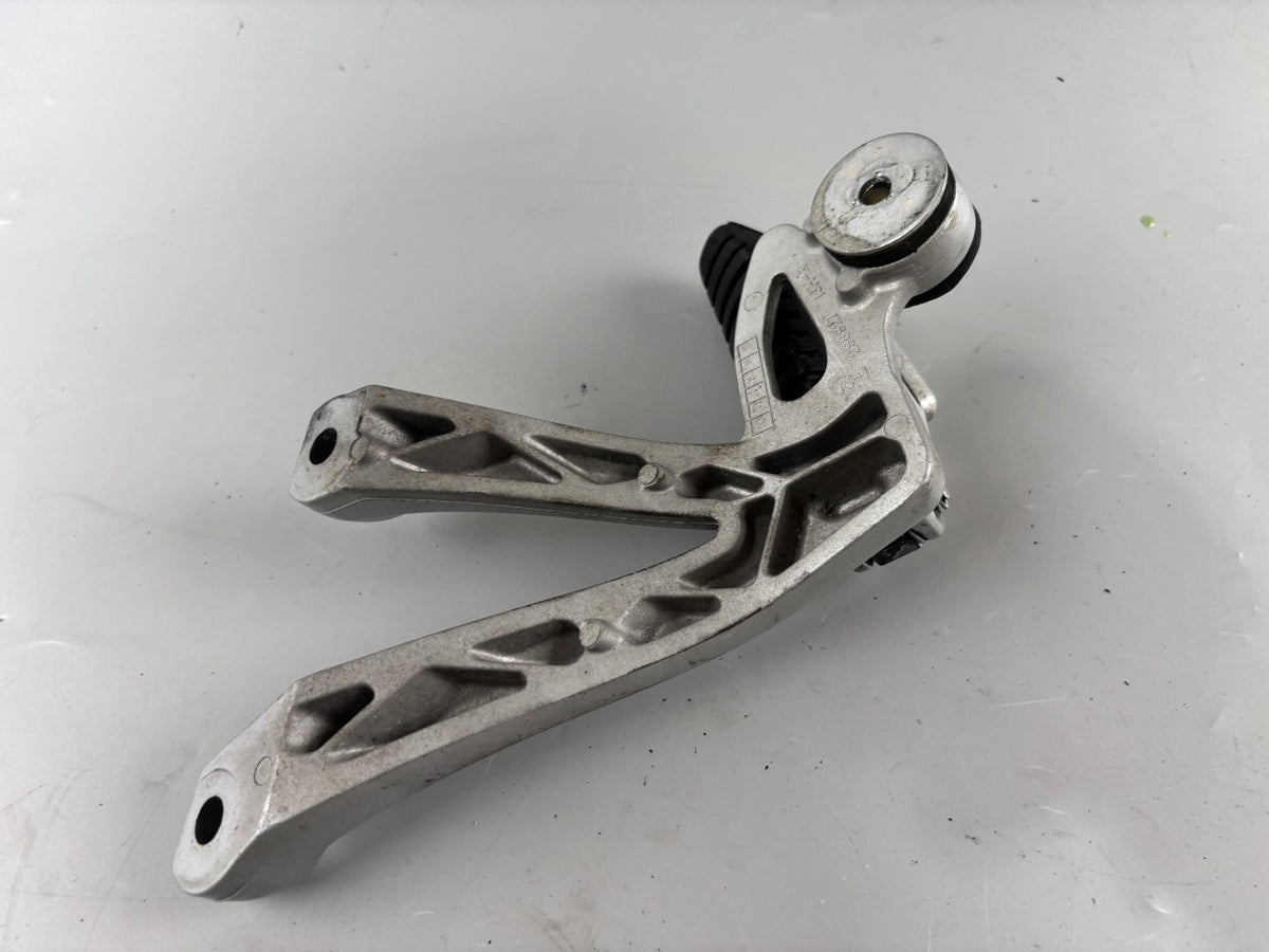 Suzuki GSX 650 F FA WVCJ Soziusfußraste Foot Step Hanger Beifahrer hinten rechts