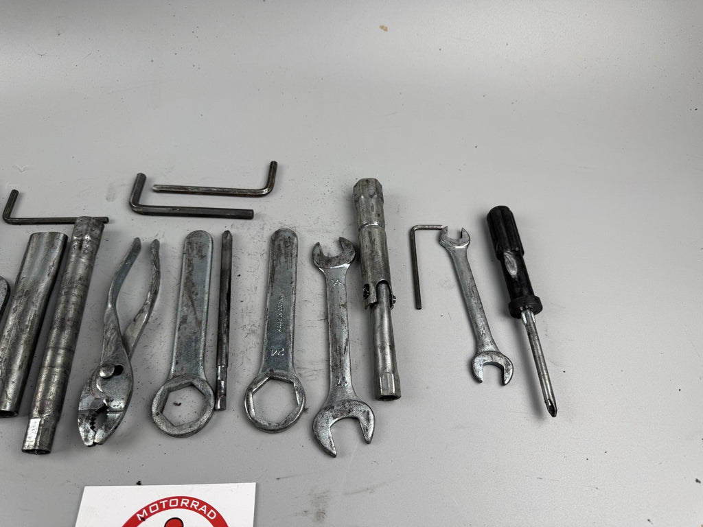 Suzuki GSX 750 AE Inazuma Bordwerkzeug Tools Spezialwerkzeug Parts
