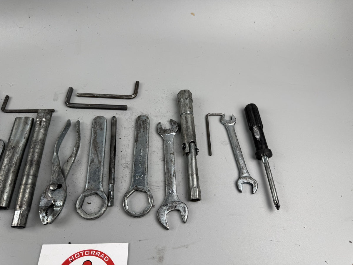 Suzuki GSX 750 AE Inazuma Bordwerkzeug Tools Spezialwerkzeug Parts