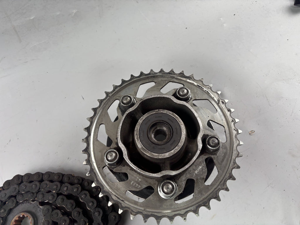 Honda CB 600 F Hornet PC34 Kettensatz Kettenkit Chain Kettenradträger