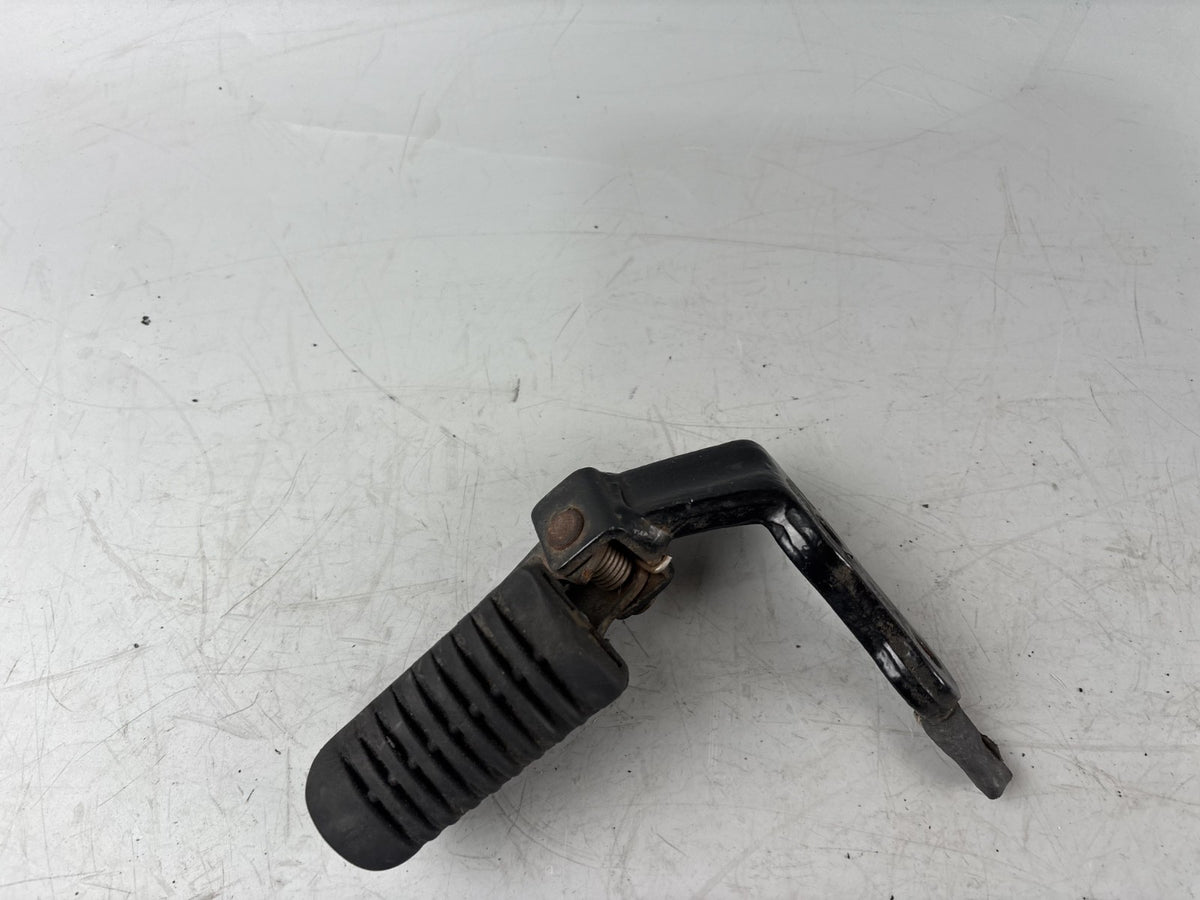 BMW F650 169 Fußraste links left Step Hanger Foot vorne fahrer Driver