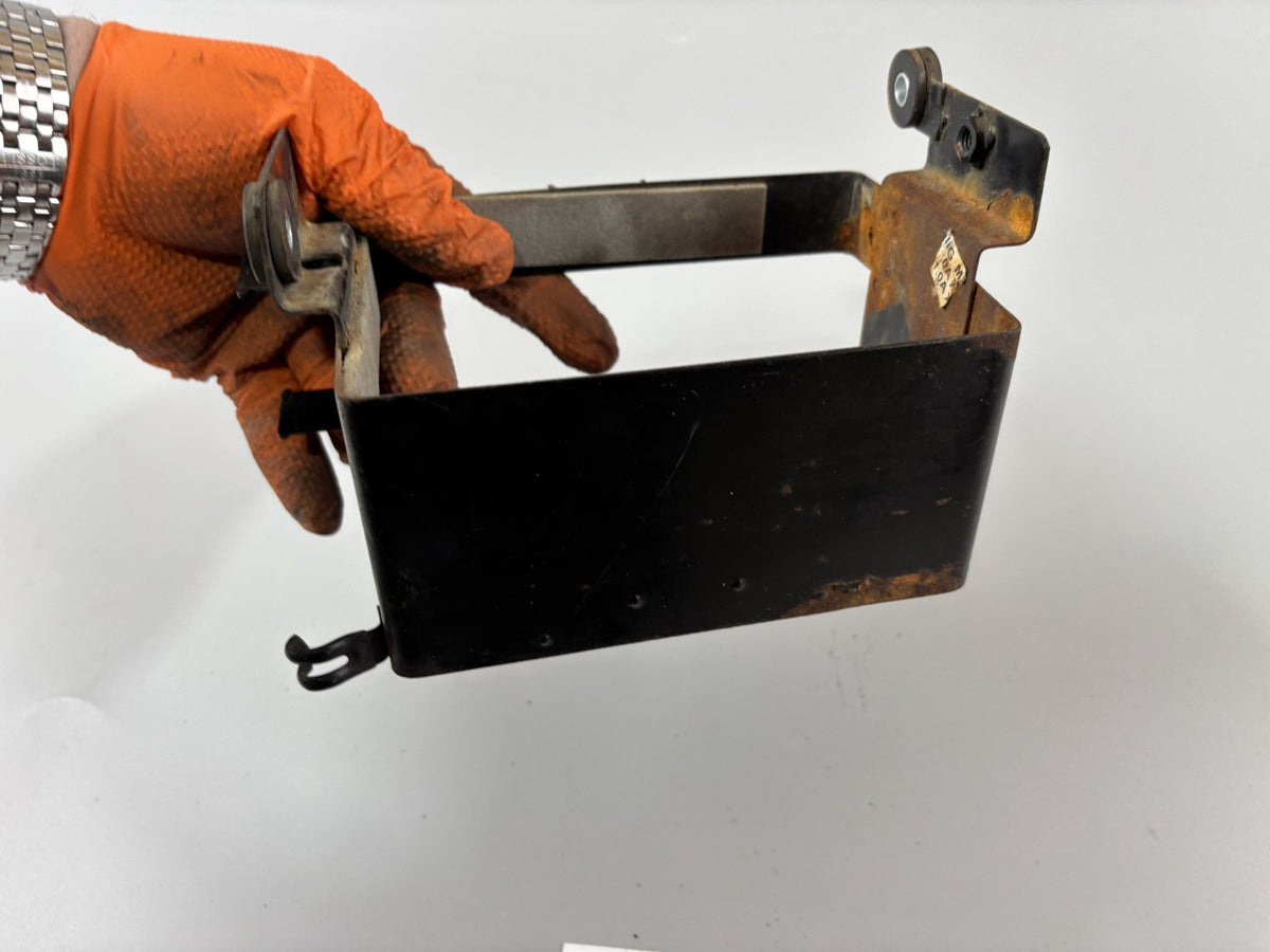 Suzuki GS 500 EU GM51B Batteriefach Batteriehalterung Holder