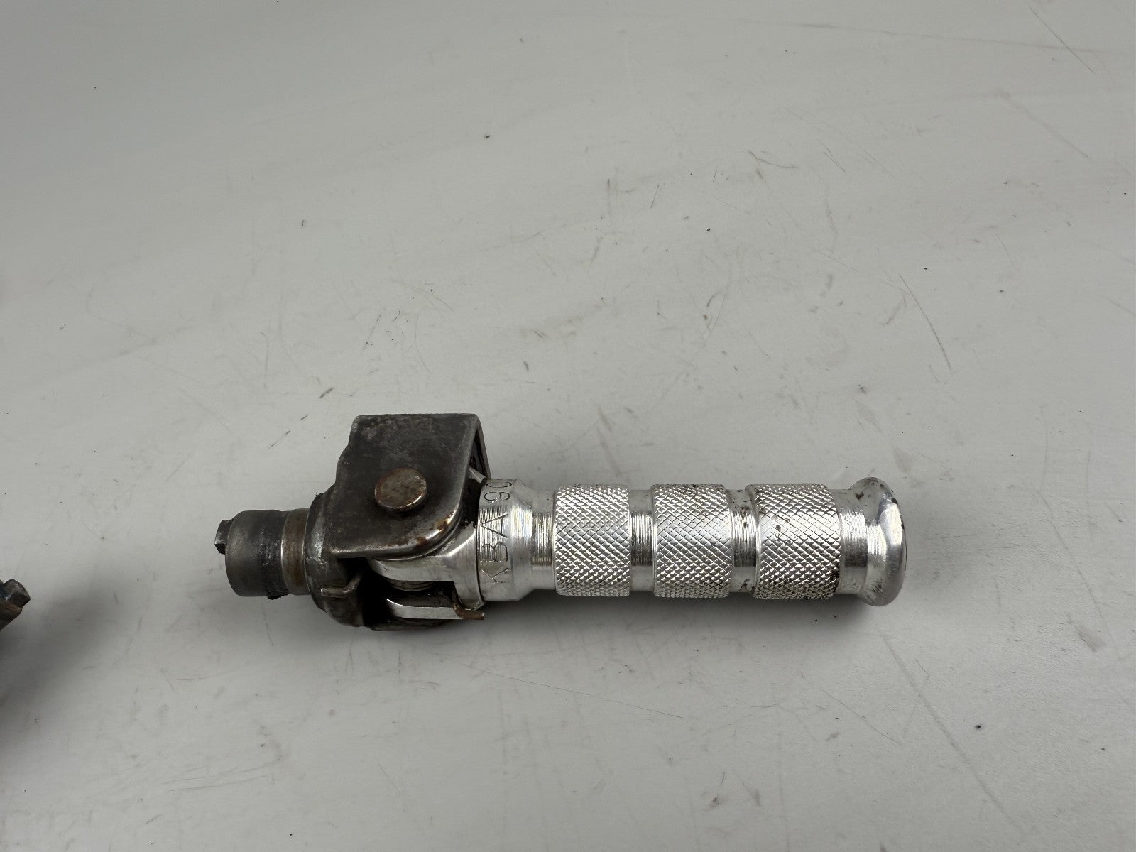 Suzuki GSF600 GN77B Bandit Fußrasten front vorne Footsteps Hangers Fahrer