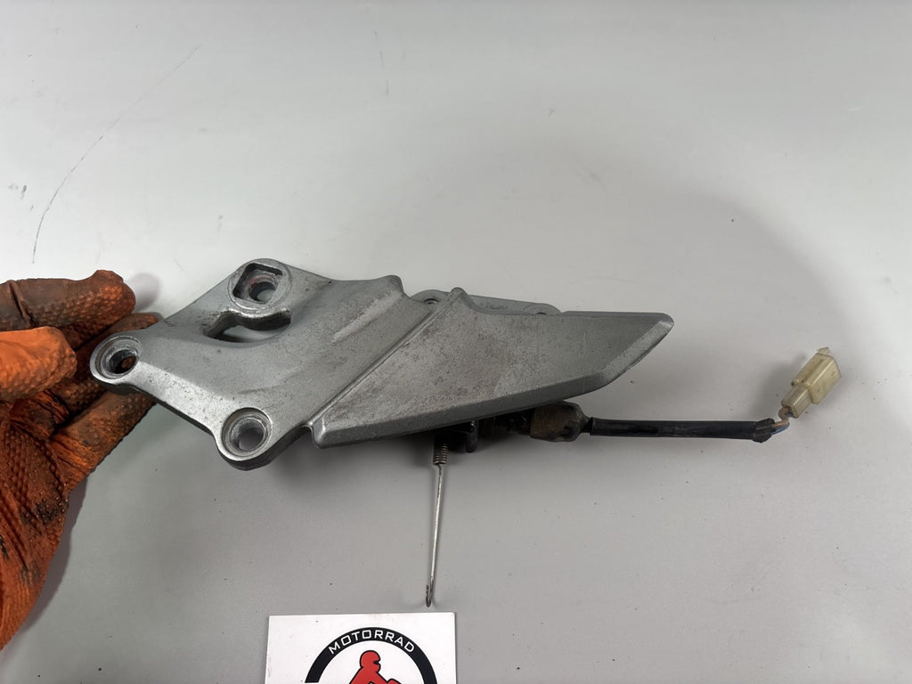 Kawasaki ZZR600D ZX600D Fußrastenhalteplatte Foot Hangers Holder rechts right