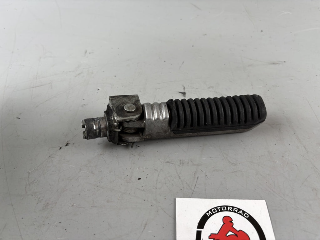 Suzuki GSX-R 1100 W GU75C Fußraste vorne Foot Step Hangers