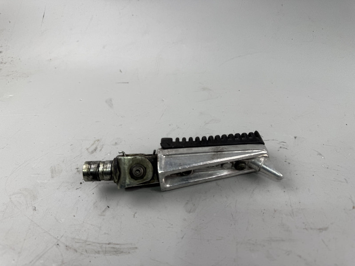 Yamaha XJR 1200 4PU Fußraste Fahrerfußraste vorne Driver Hangers Step Foot